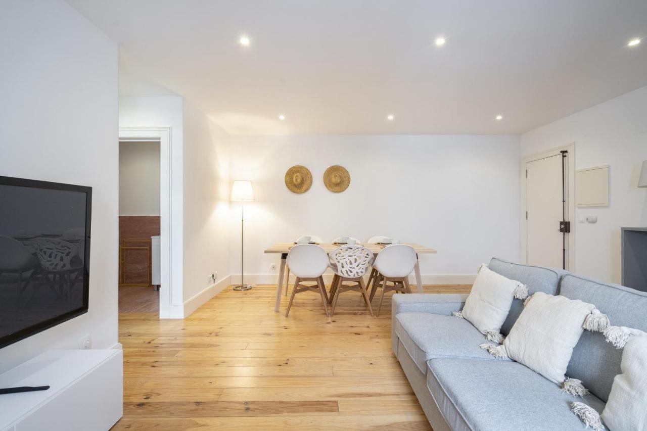 Warm And Cozy Parquet Flooring Apartment In Almada Exterior foto